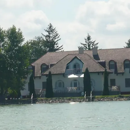 Aranyhidszallo Balatonboglár