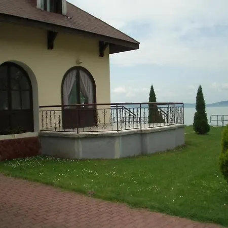 Aranyhidszallo Bed & Breakfast 3*