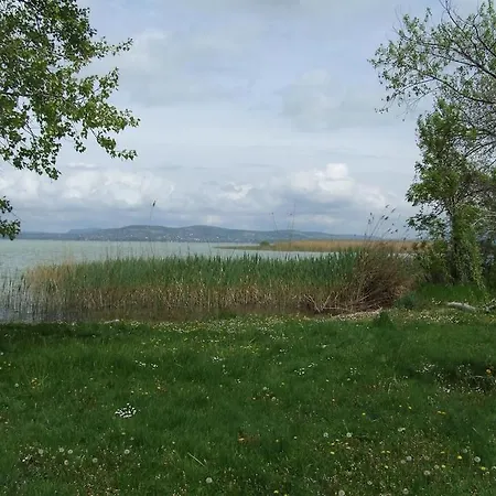 Aranyhidszallo Балатонбоглар