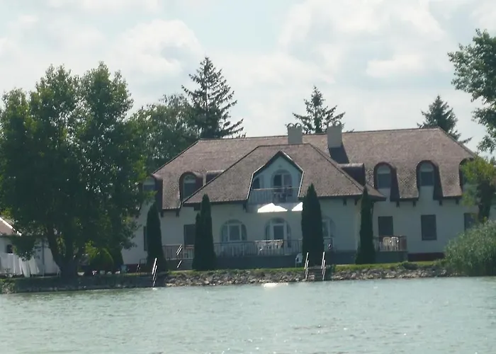 Aranyhidszallo Balatonboglár