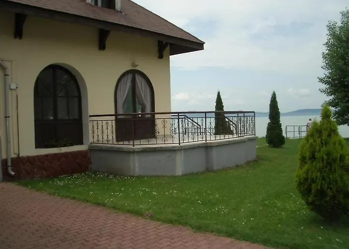 Aranyhidszallo Bed & Breakfast *